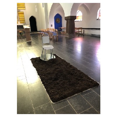 2019 VERTRAUEN - Station 2a: Sie sind in den Kapellenraum gegangen und entdecken die Installation direkt vor Ihnen: Was sehen Sie? Was riechen Sie? Was sind Ihre ersten Gefühle und Gedanken? 